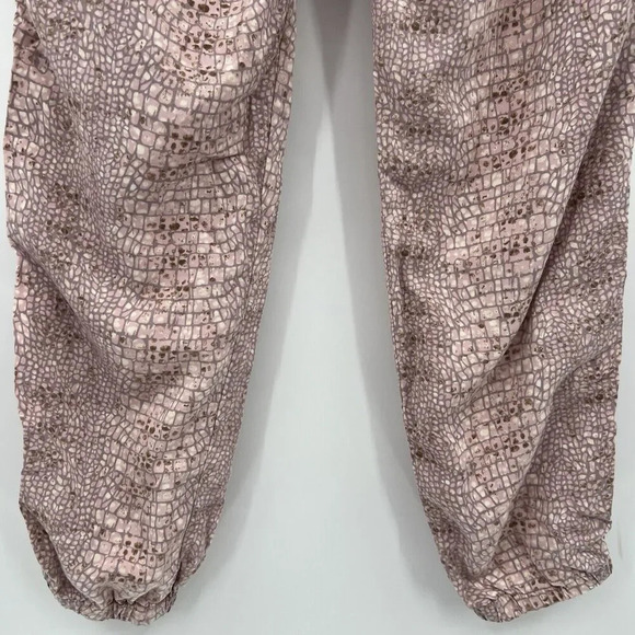 Anthropologie Orana Printed Joggers Pink Snakeskin Print Pants Women’s Size XS - Picture 7 of 9